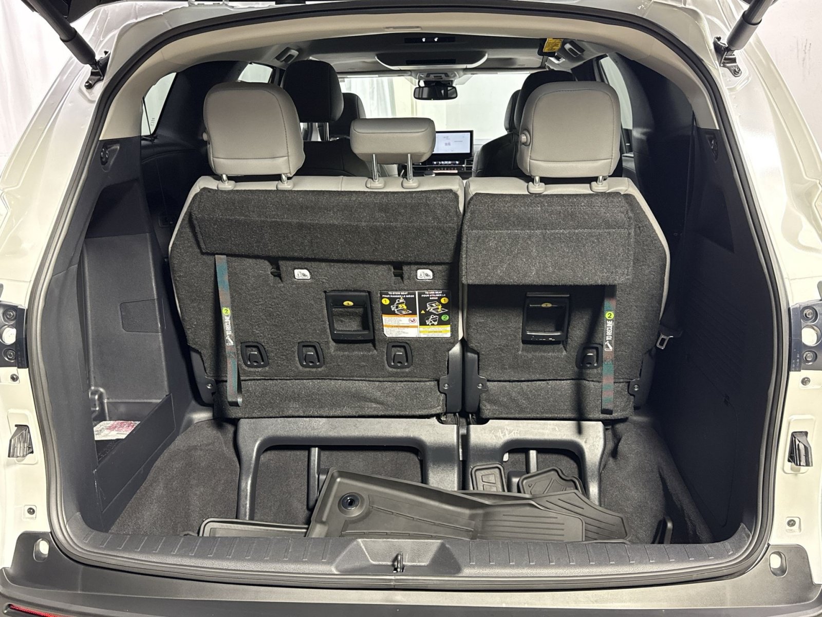 Used 2026 Toyota Sienna XLE FWD image 39