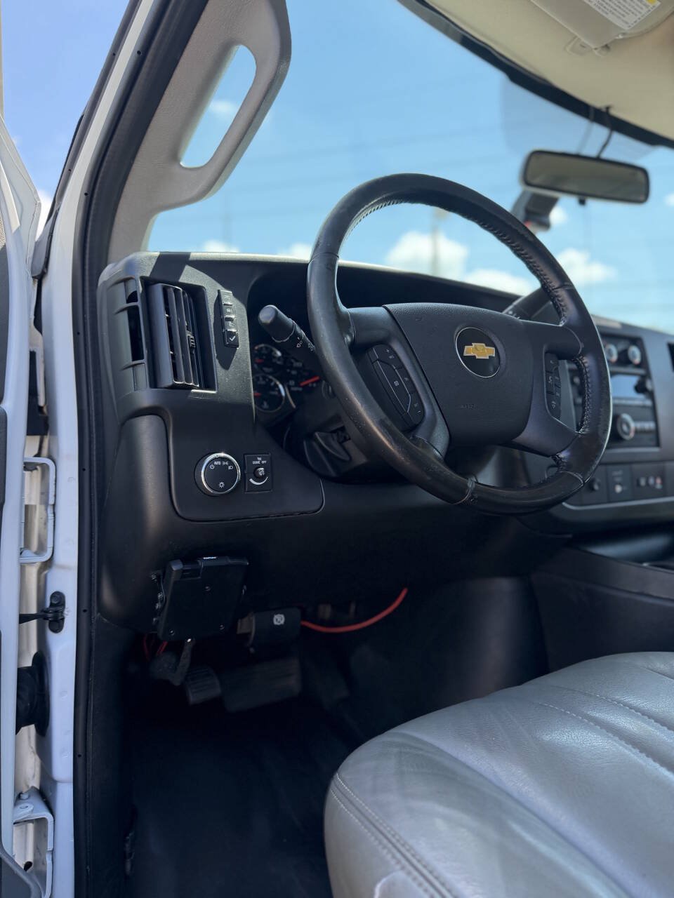 Used 2020 Chevrolet Express 2500 w/ Driver Convenience Package RWD image 21