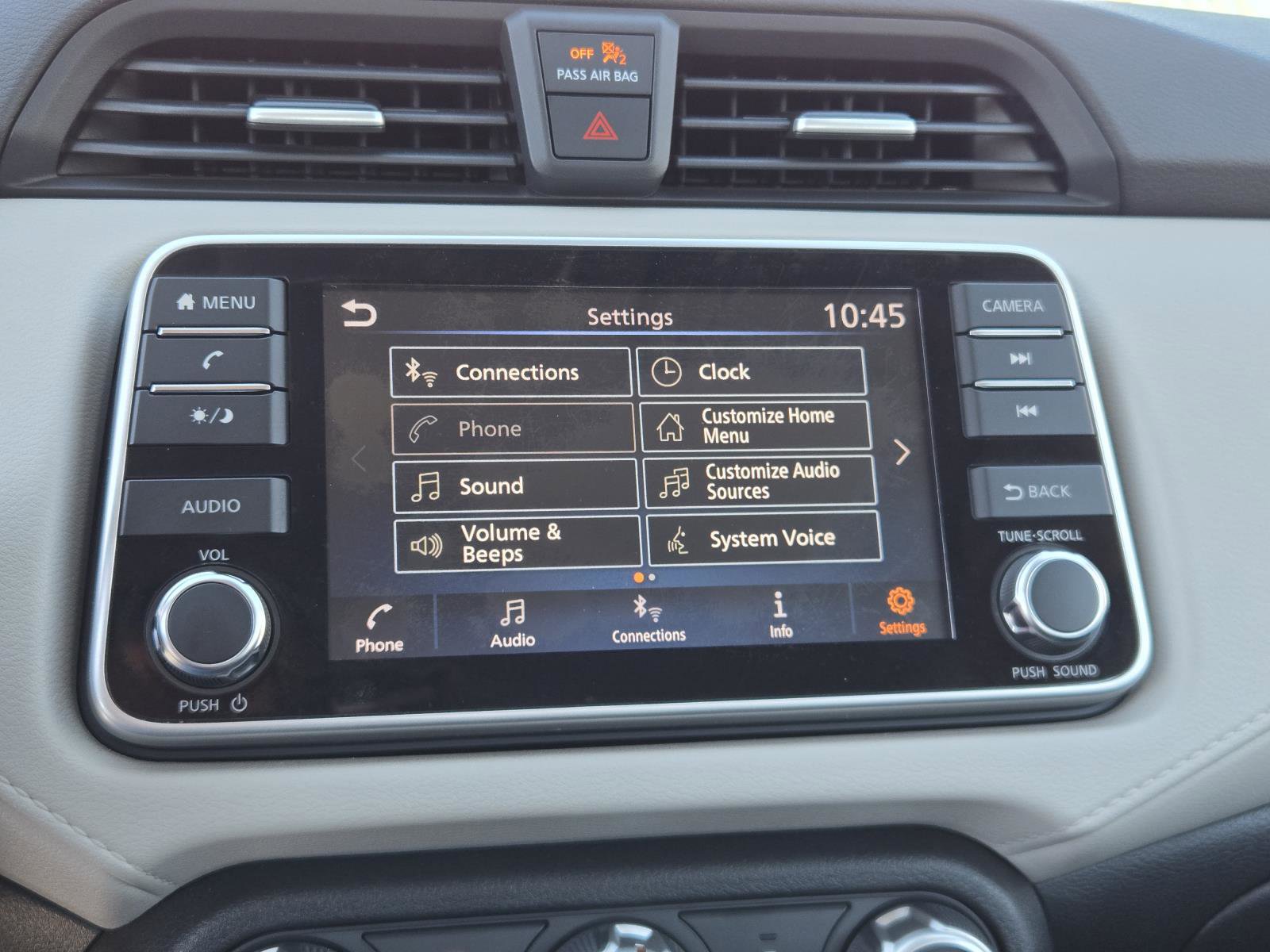 Used 2022 Nissan Versa SV FWD image 11