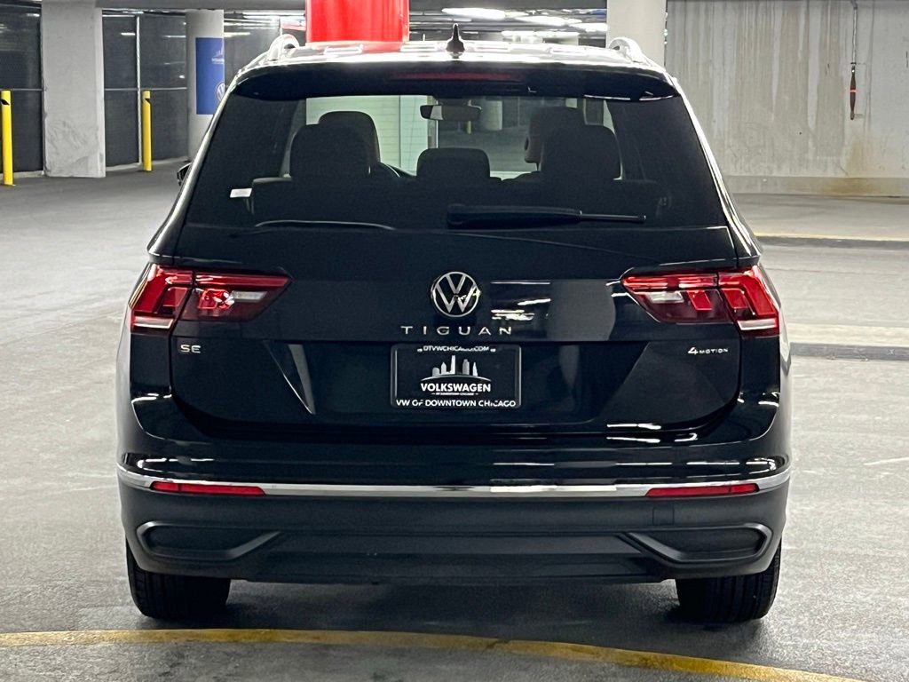 Used 2024 Volkswagen Tiguan SE w/ Panoramic Sunroof Package image 32