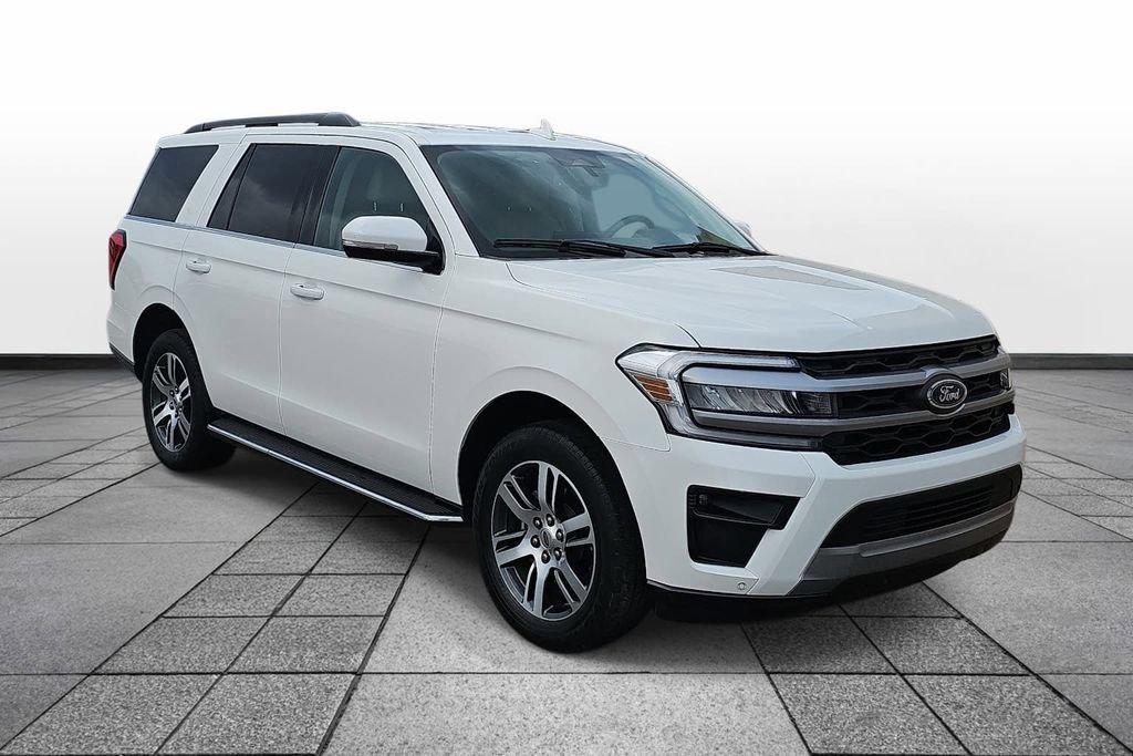 Used 2022 Ford Expedition XLT RWD image 3