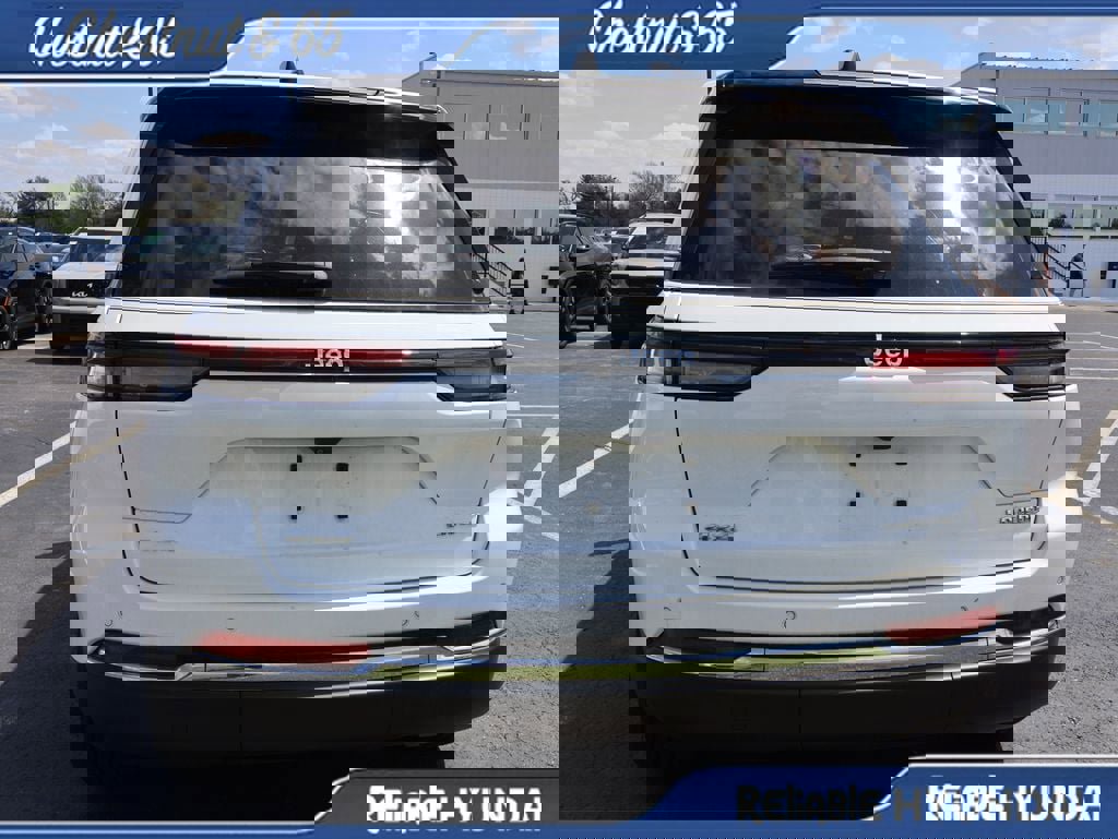 Used 2023 Jeep Grand Cherokee Laredo X image 17