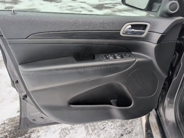 Used 2020 Jeep Grand Cherokee Laredo image 10