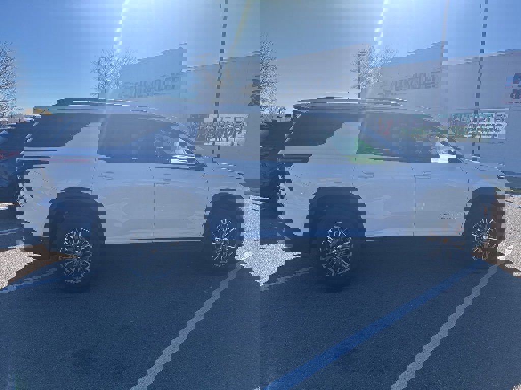 Certified 2025 Chevrolet Traverse LT image 2