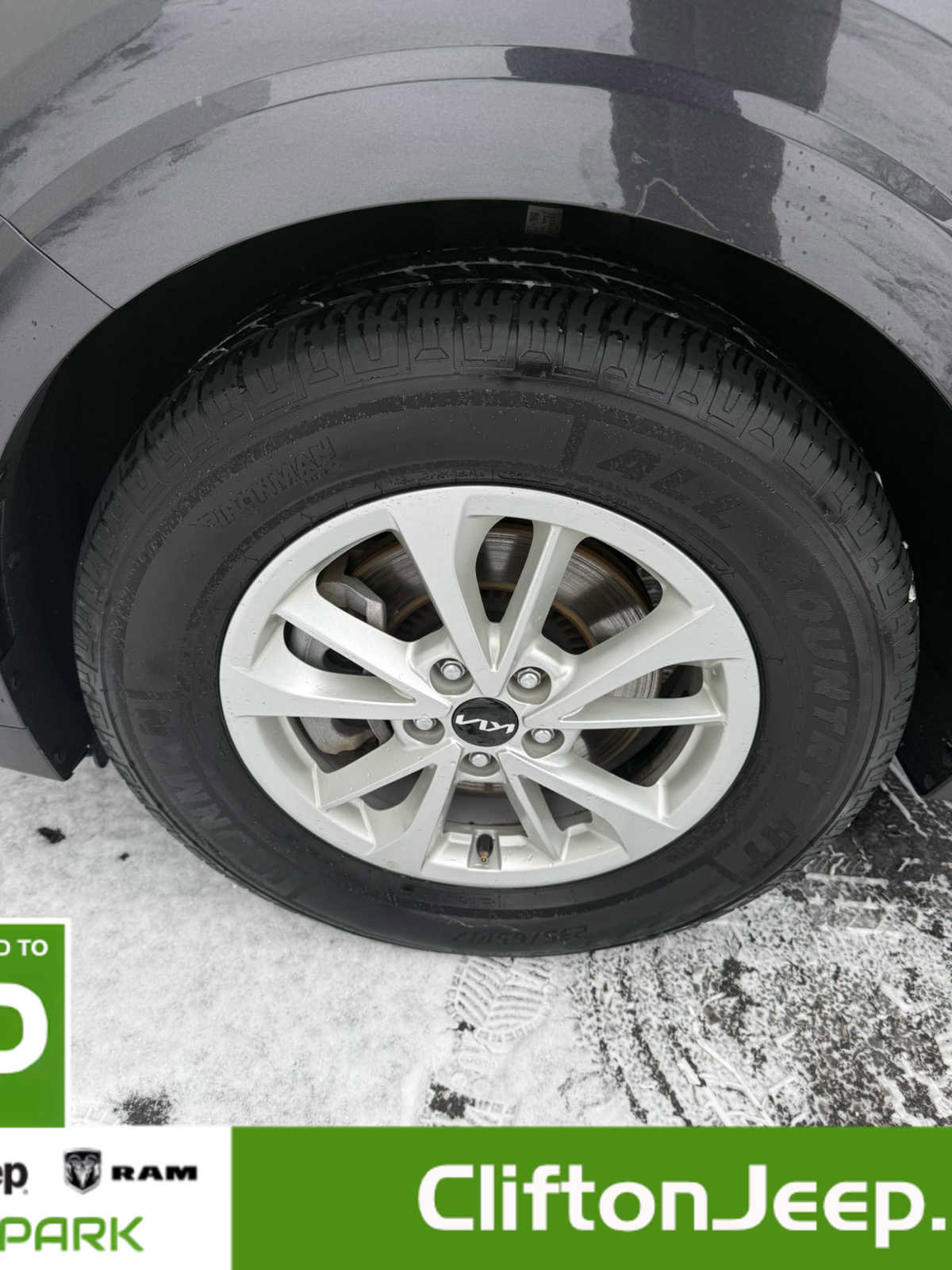 Used 2024 Kia Carnival LX image 30