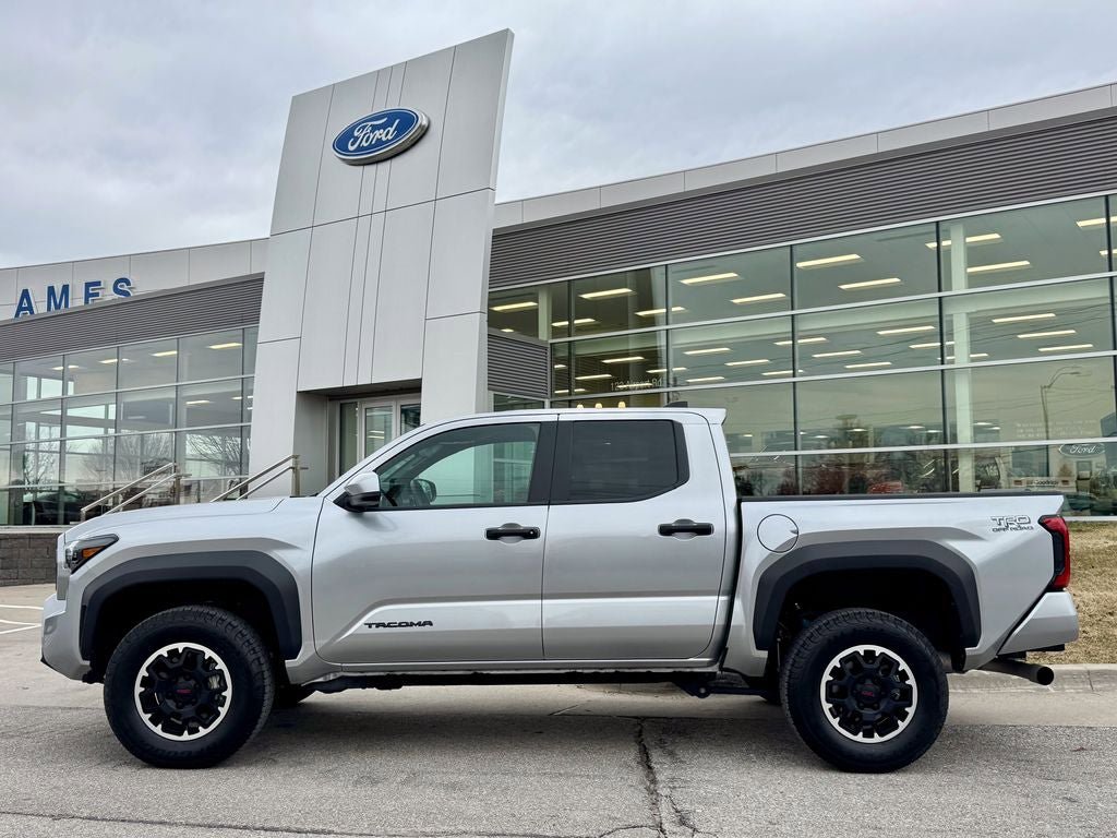 Used 2024 Toyota Tacoma TRD Off-Road AWD/4WD image 3