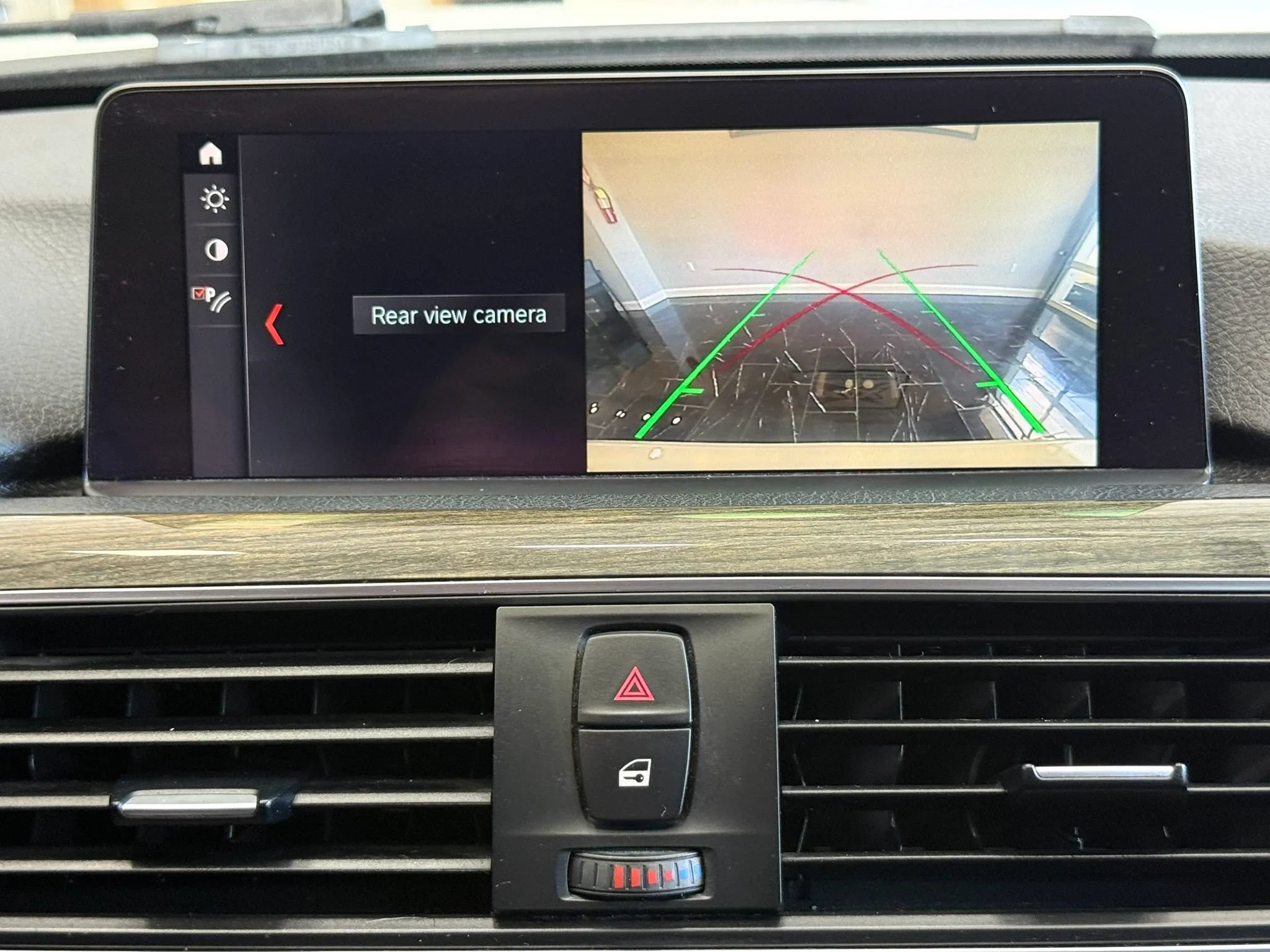 Used 2018 BMW 320i Sedan RWD image 18
