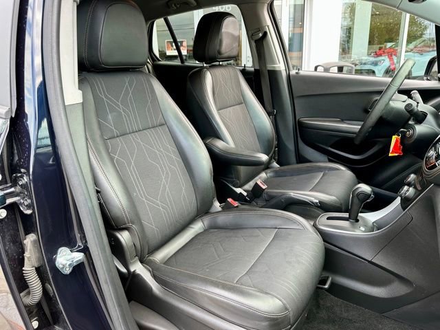 Used 2021 Chevrolet Trax LT FWD image 21
