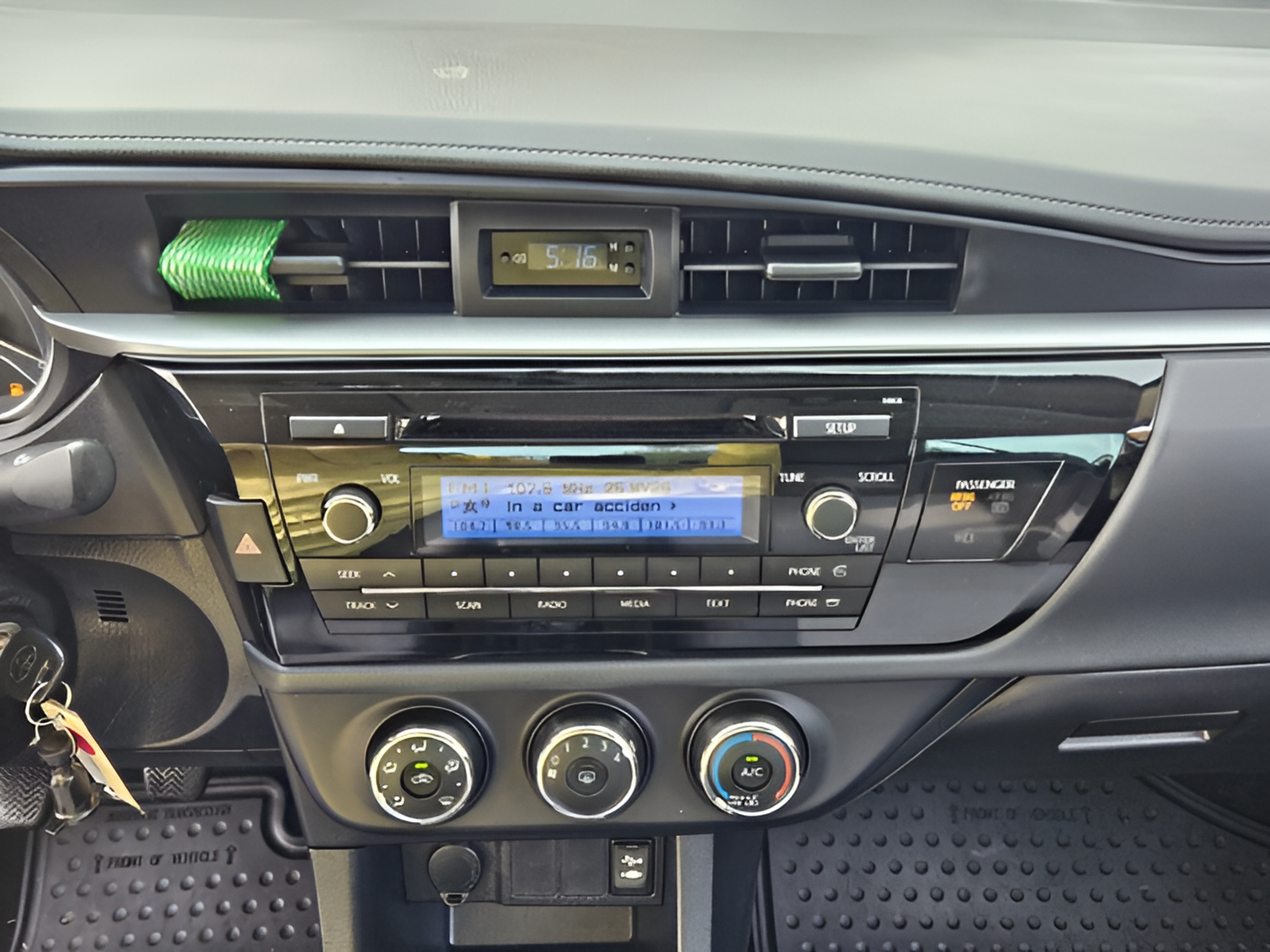 Used 2015 Toyota Corolla L FWD image 19