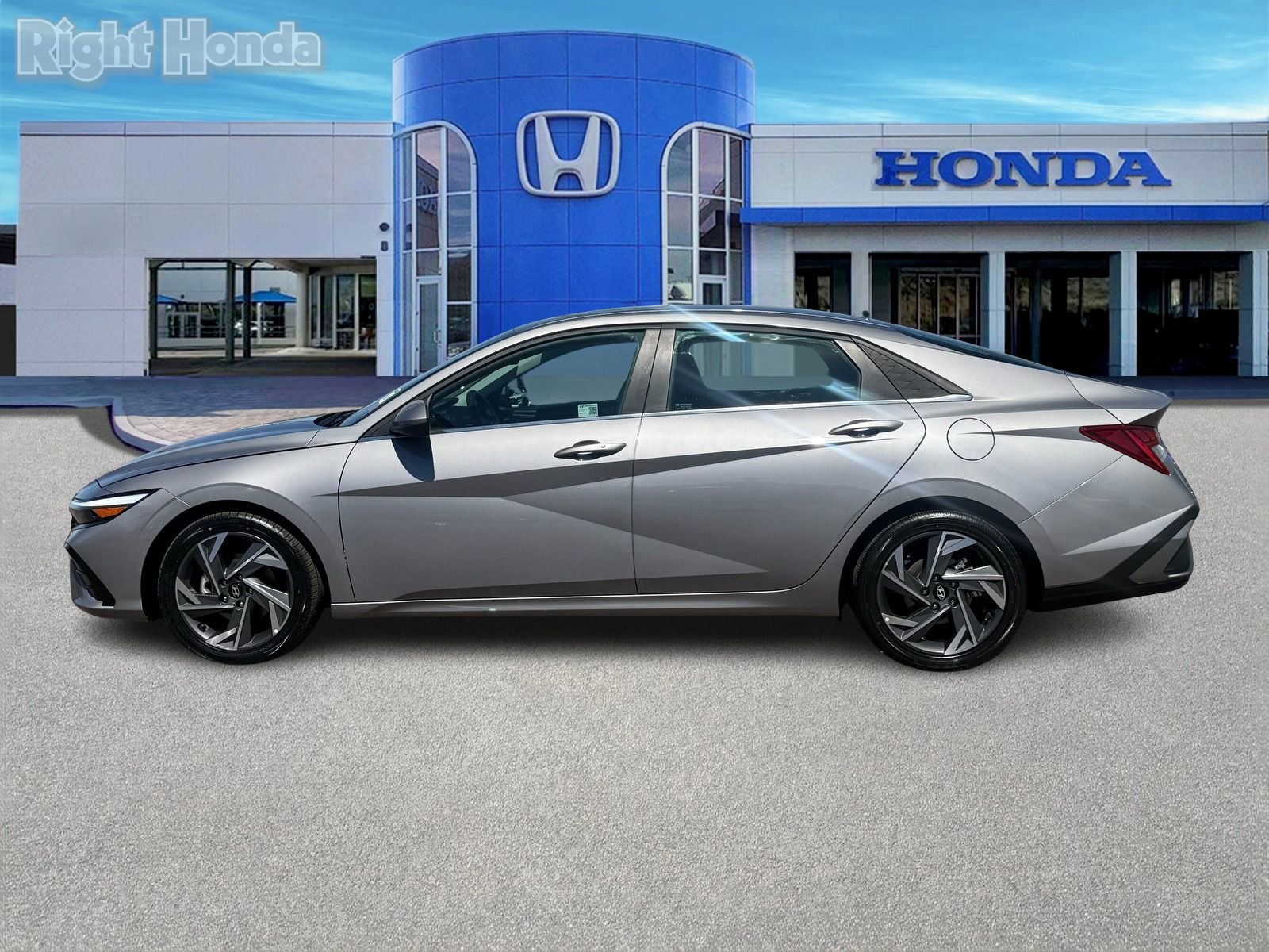 Used 2025 Hyundai Elantra SEL image 3