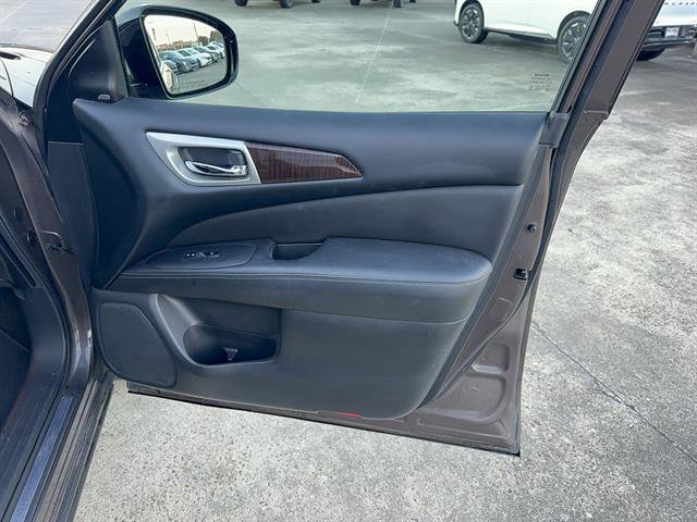 Used 2015 Nissan Pathfinder Platinum FWD image 12