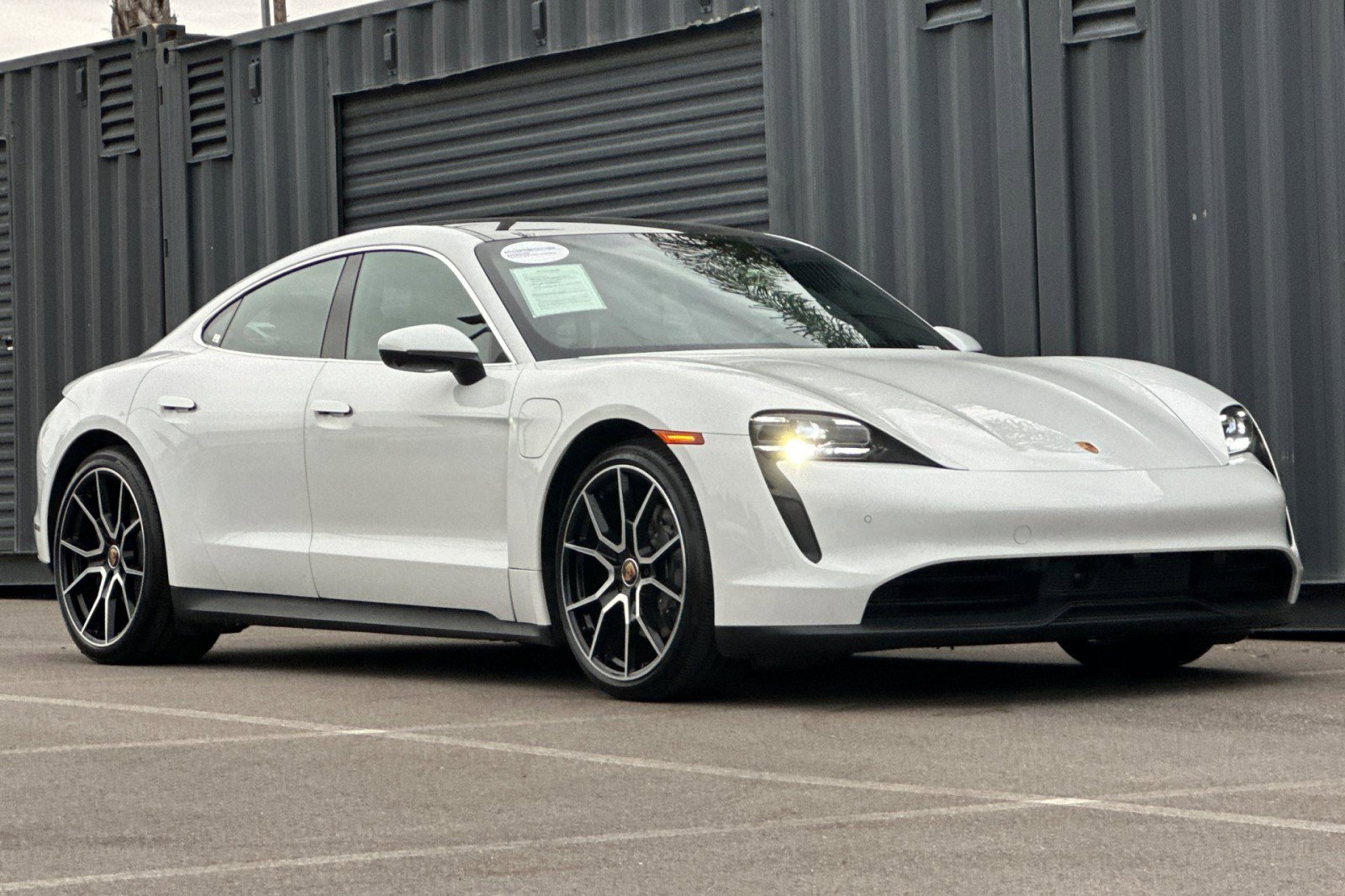 Used 2023 Porsche Taycan image 10