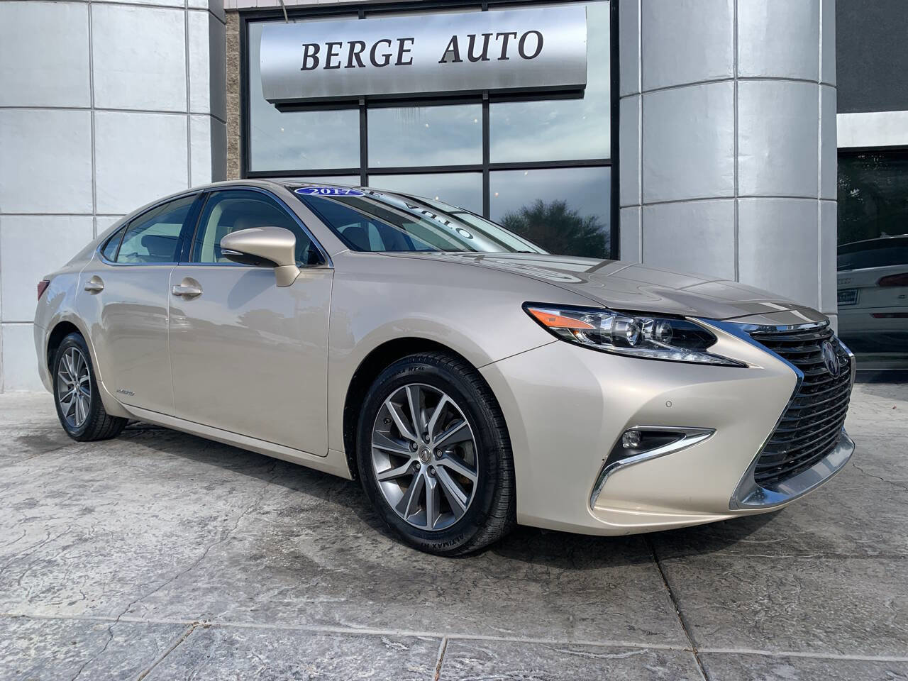Used 2017 Lexus ES 300h