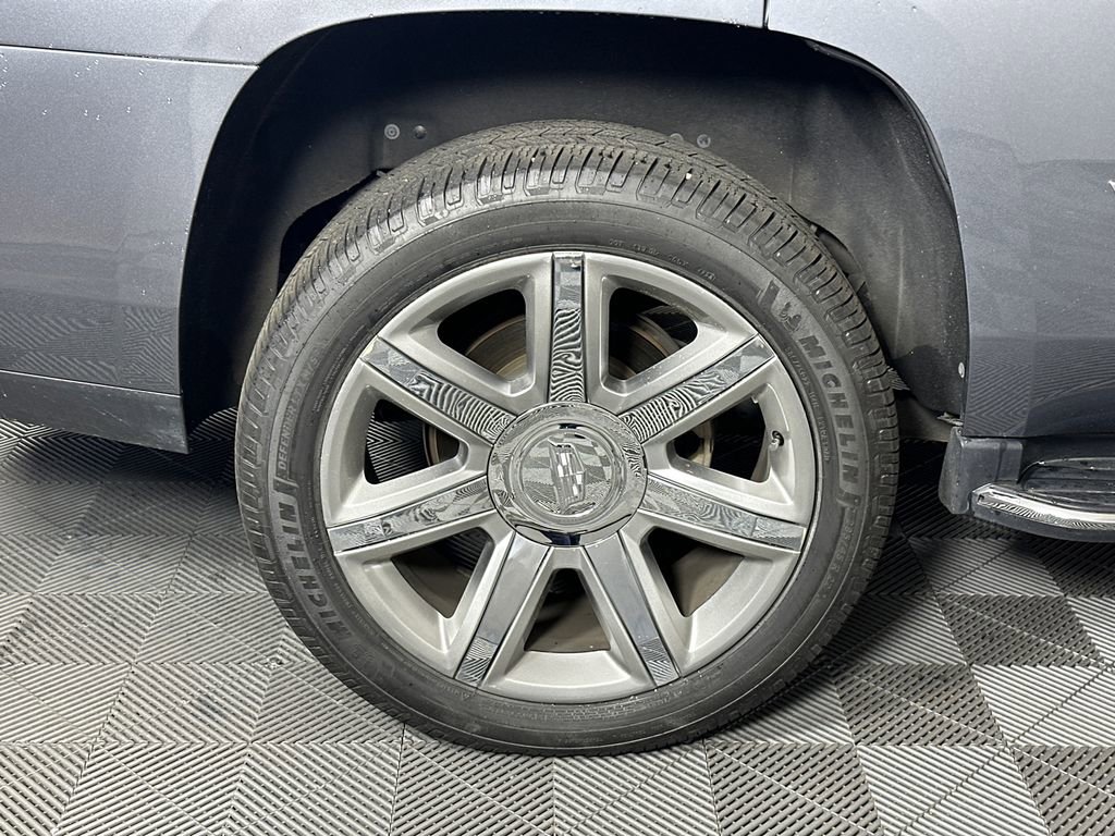 Used 2018 Cadillac Escalade Luxury image 17
