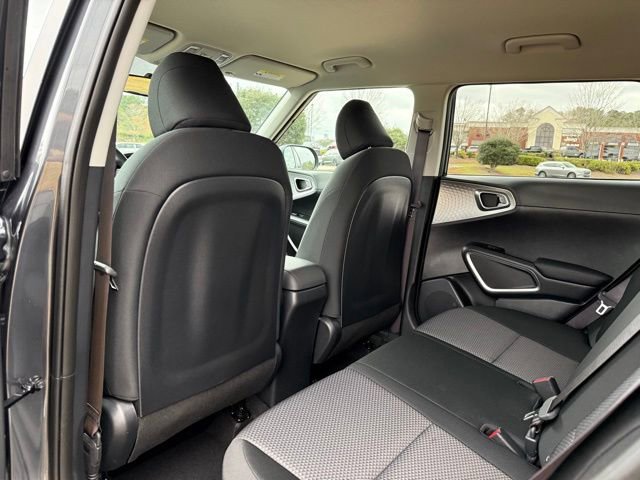 Used 2025 Kia Soul LX FWD image 27
