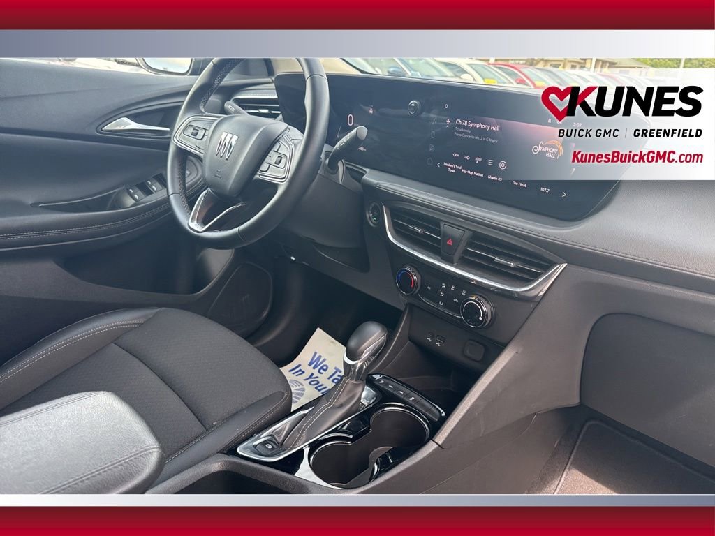 Used 2025 Buick Encore GX Preferred AWD/4WD image 43
