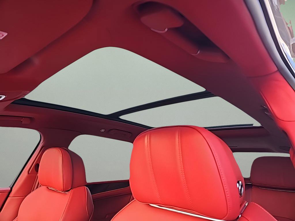 Used 2022 Bentley Bentayga image 22