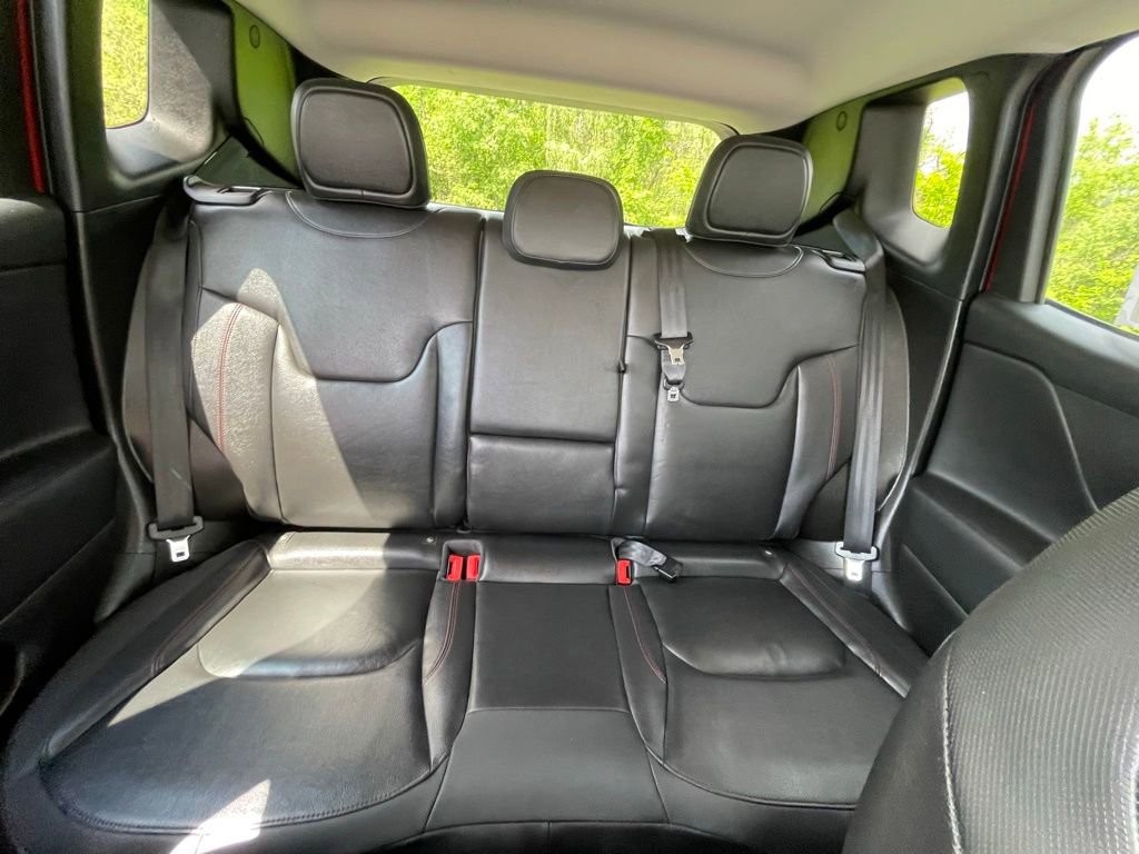 Used 2017 Jeep Renegade Trailhawk w/ Premium Trailhawk Package AWD/4WD image 17