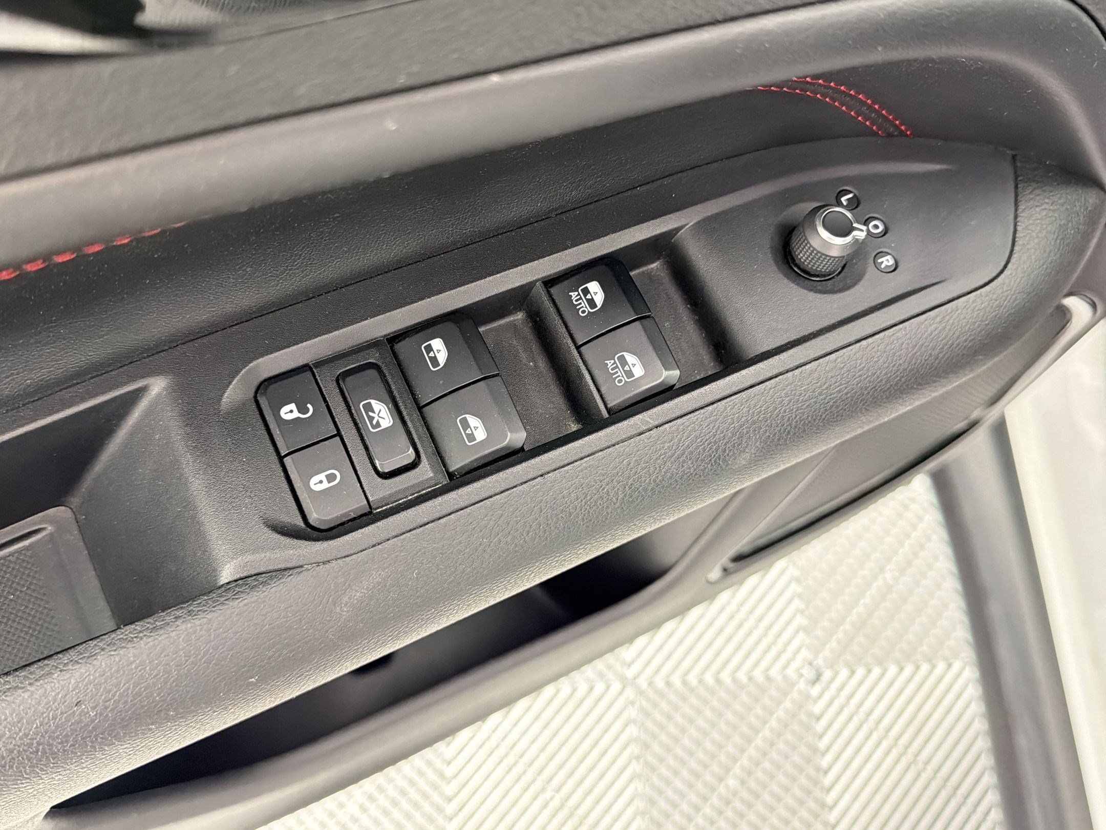 Used 2024 Jeep Compass Trailhawk image 13