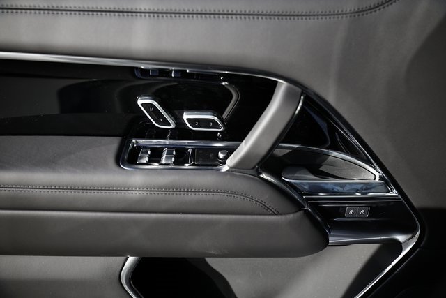 New 2025 Land Rover Range Rover SE image 20