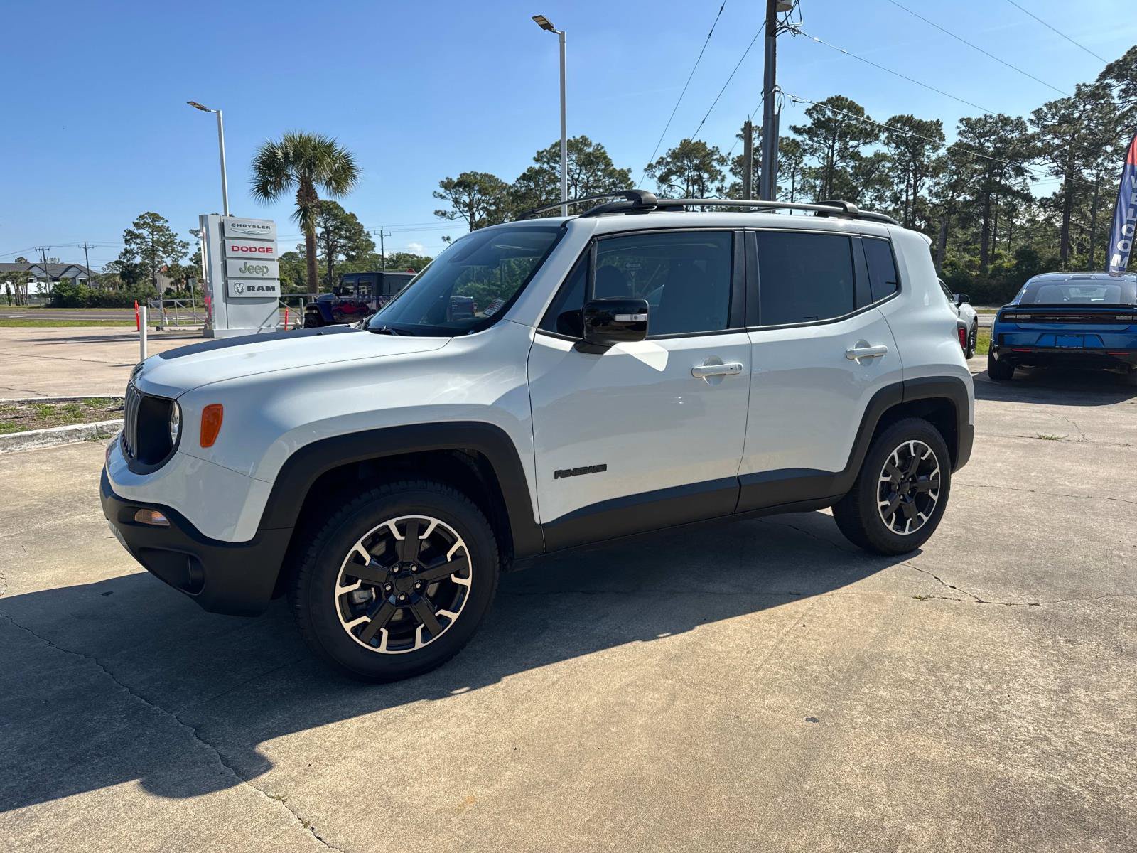 Certified 2023 Jeep Renegade Latitude AWD/4WD image 7