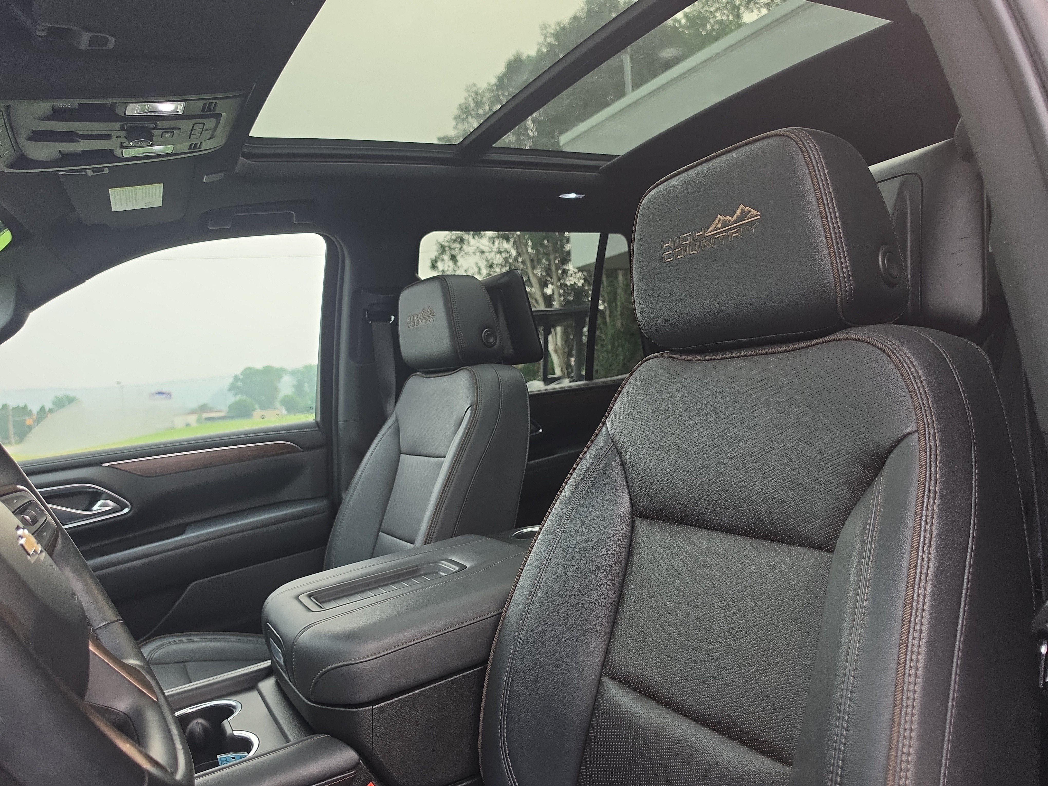 Used 2023 Chevrolet Tahoe High Country AWD/4WD image 12