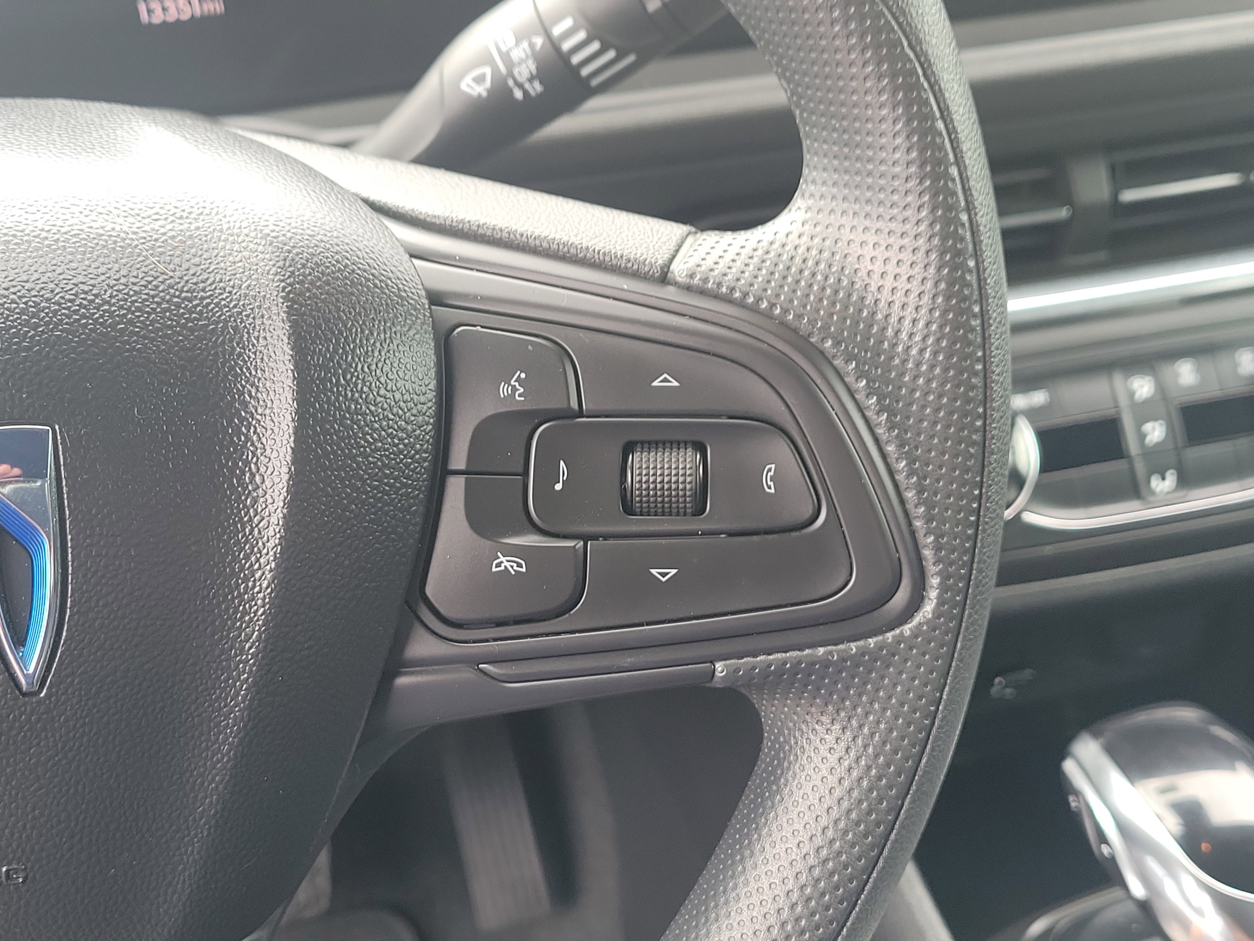 Used 2024 Buick Envista Preferred image 23