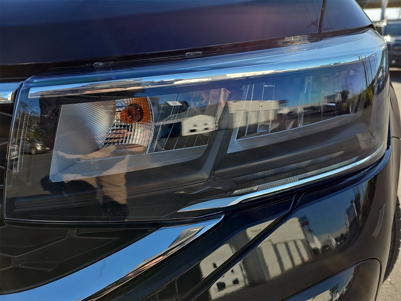 Used 2023 Volkswagen Taos SE w/ Panoramic Sunroof Package image 32