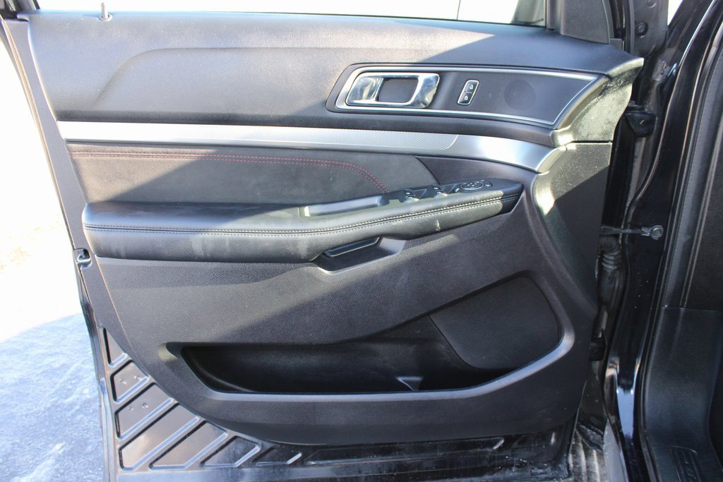 Used 2019 Ford Explorer XLT w/ Equipment Group 202A image 10