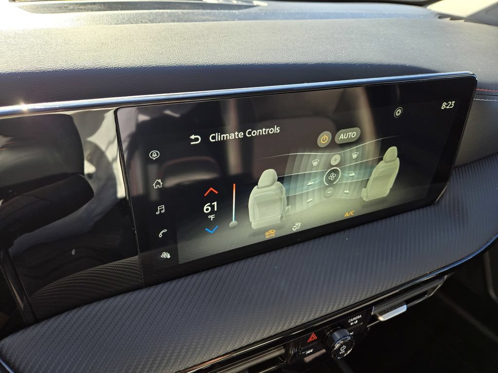 Certified 2025 Nissan Kicks SR FWD image 15