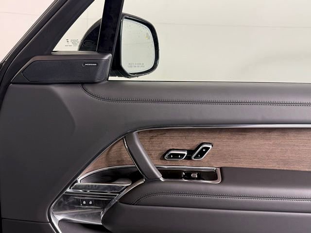 New 2025 Land Rover Range Rover SE image 18