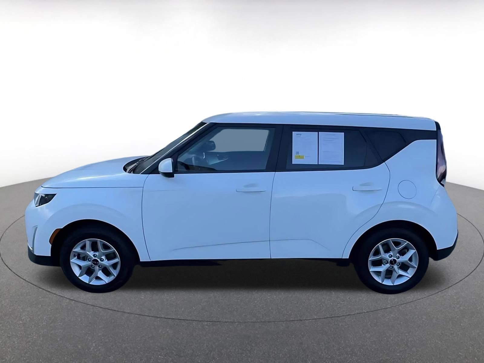 Used 2025 Kia Soul LX w/ LX Technology Package image 9