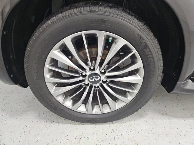 Used 2018 INFINITI QX80 4WD w/ Deluxe Technology Package image 9