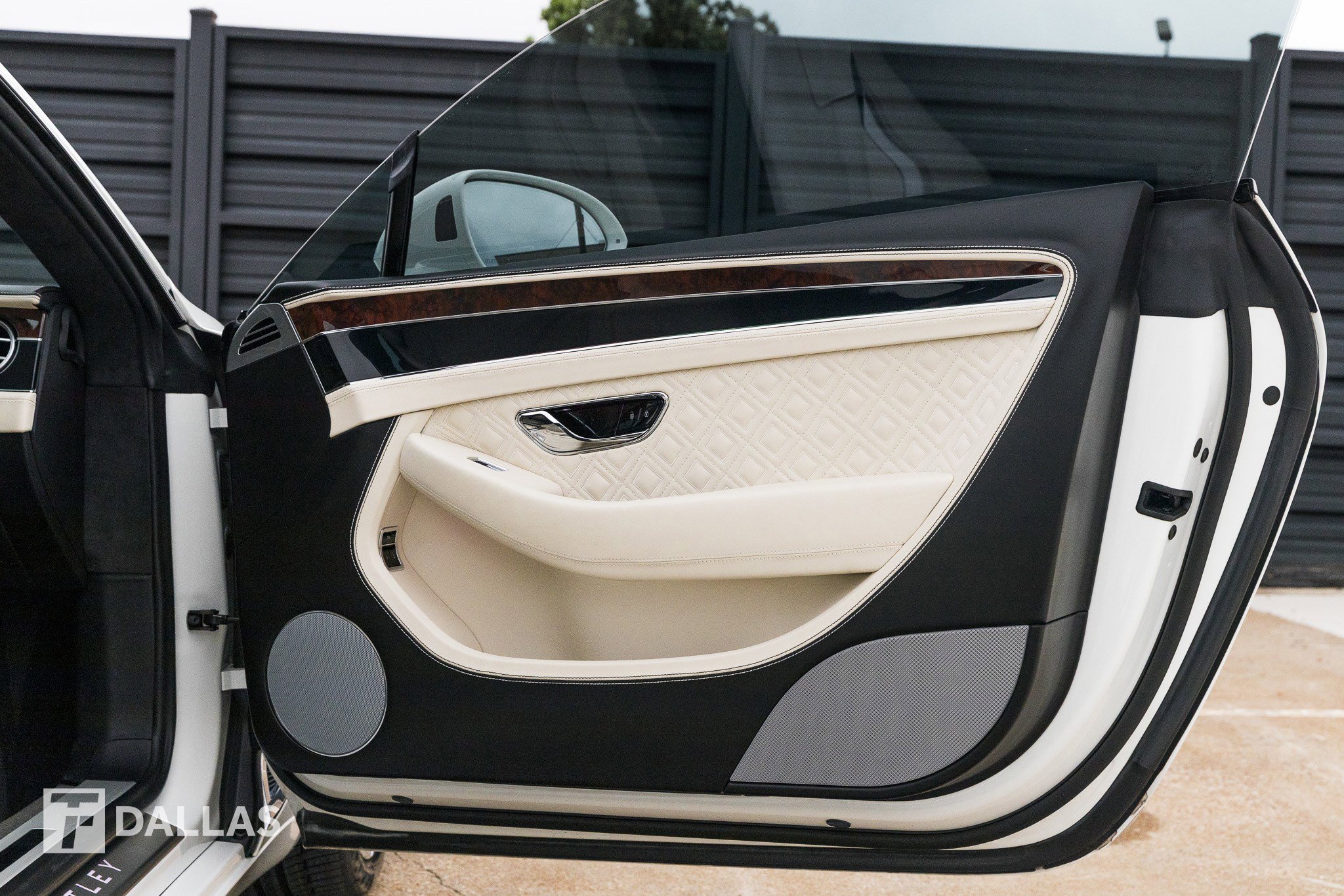 Used 2022 Bentley Continental GT image 32