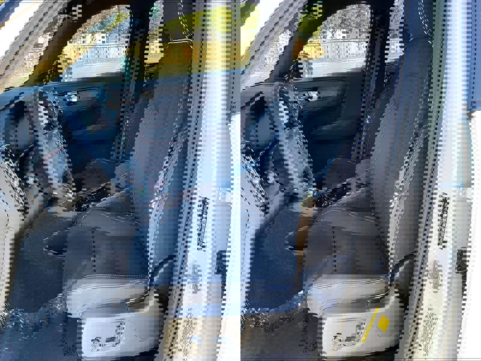 Used 2023 Volvo XC40 Recharge Ultimate w/ Protection Package Premier image 28