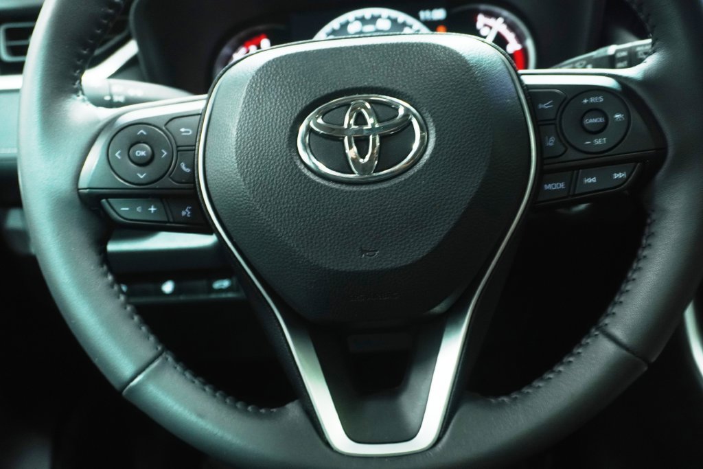 Used 2025 Toyota RAV4 XLE w/ Convenience Package AWD/4WD image 18