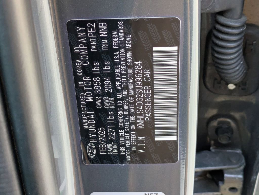 Used 2025 Hyundai Elantra SEL image 32