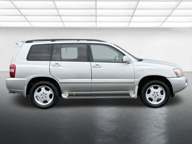 Used 2005 Toyota Highlander 4WD V6 w/ 3rd Row image 9