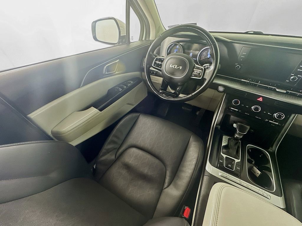 Used 2022 Kia Carnival LX FWD image 9