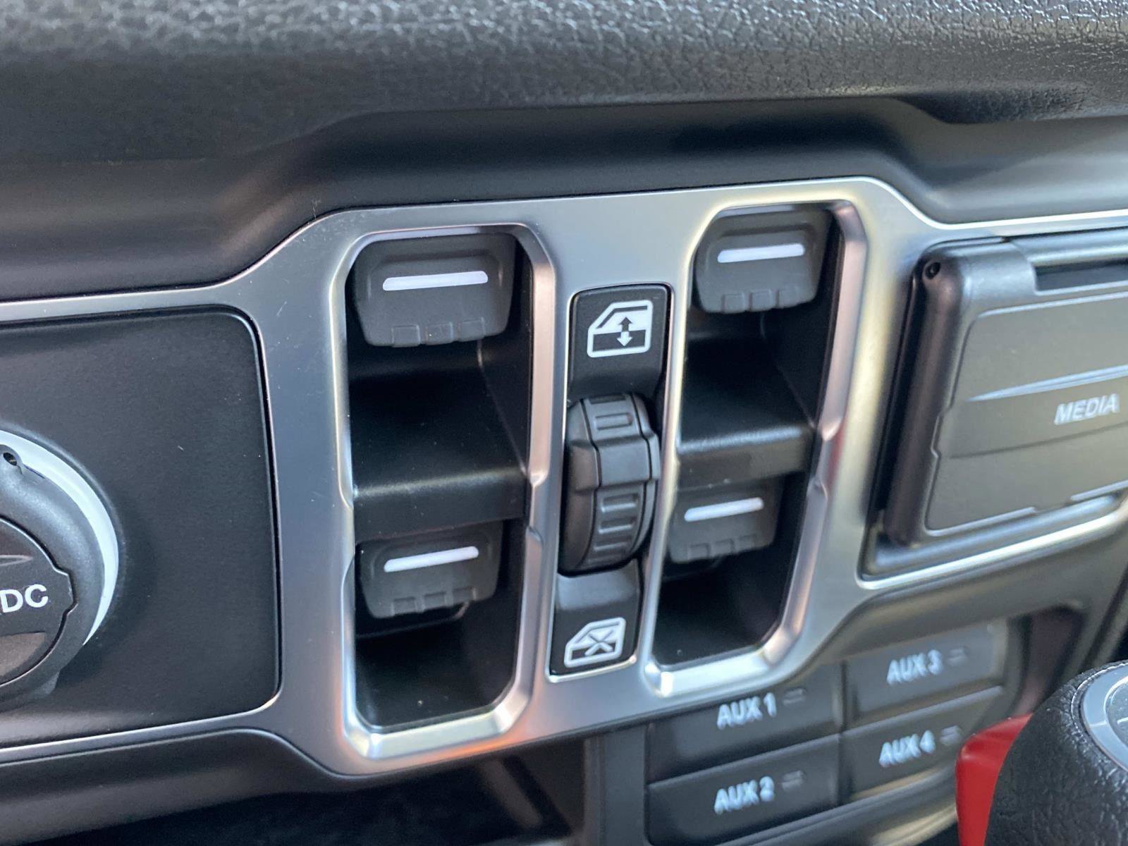 Used 2025 Jeep Gladiator Sport AWD/4WD image 31