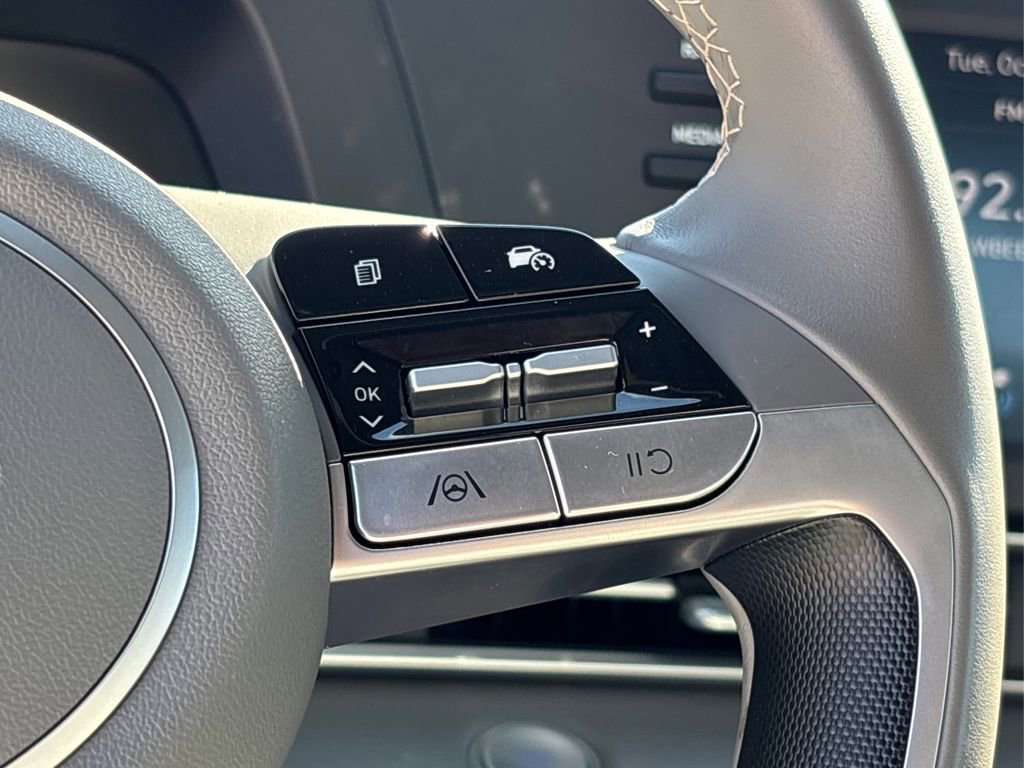 Certified 2025 Hyundai Elantra Sport image 30