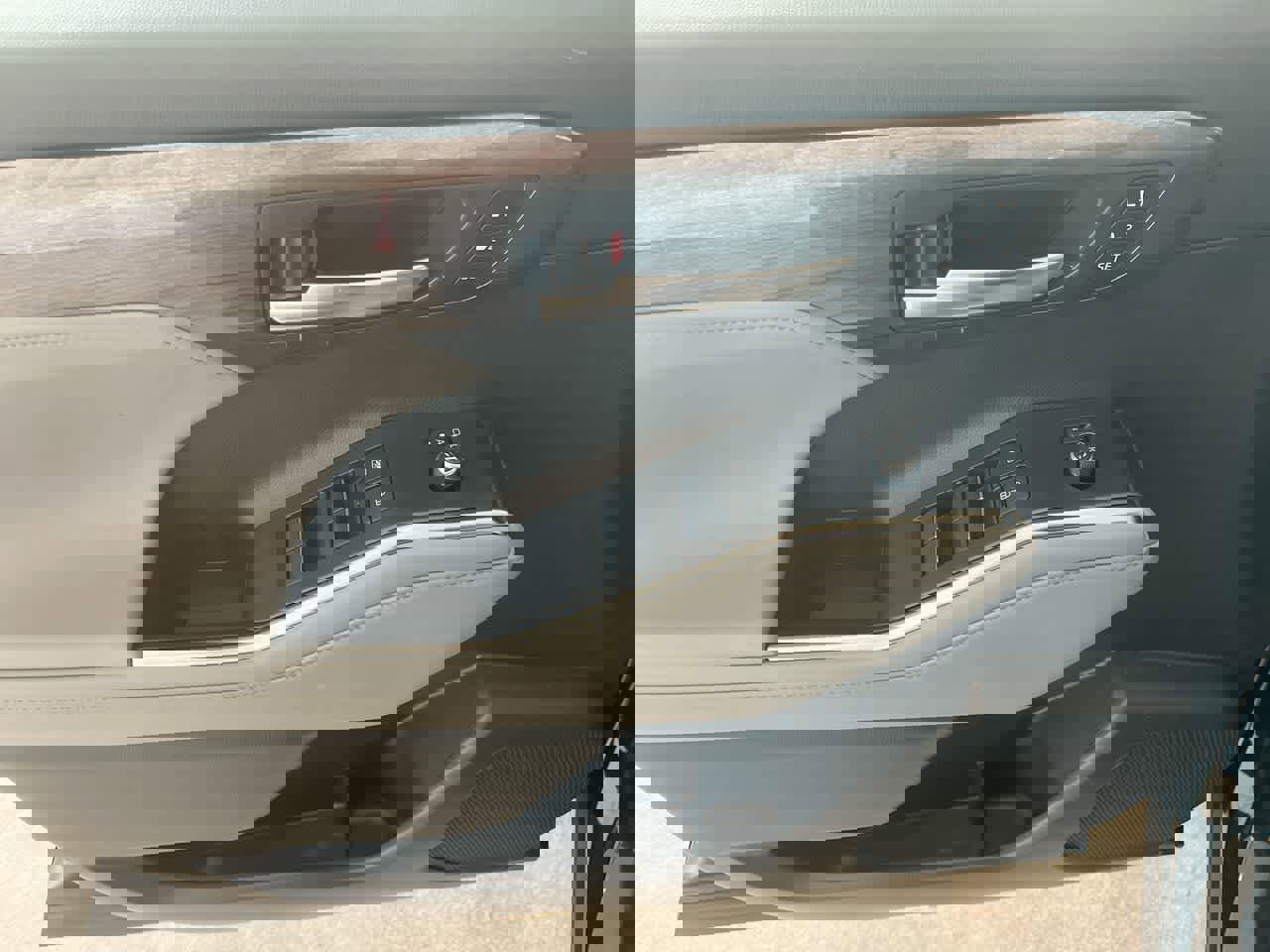 Used 2024 Toyota Highlander Platinum image 13