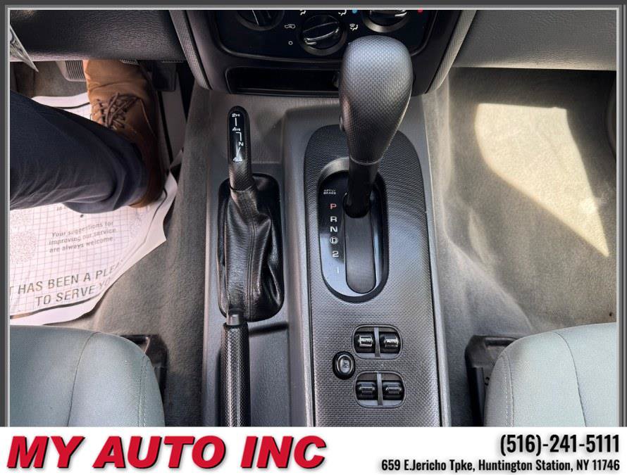 Used 2006 Jeep Liberty Sport w/ Off Road Group AWD/4WD image 15
