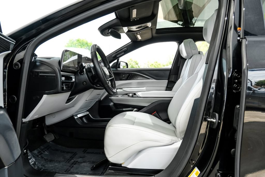 Used 2023 Cadillac Lyriq AWD image 4