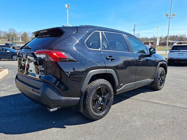 Used 2021 Toyota RAV4 XLE w/ Convenience Package image 8