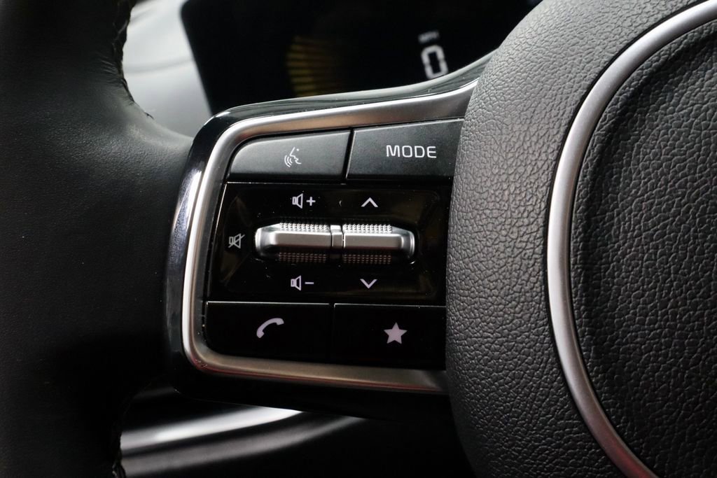 Used 2025 Kia Sorento S image 28