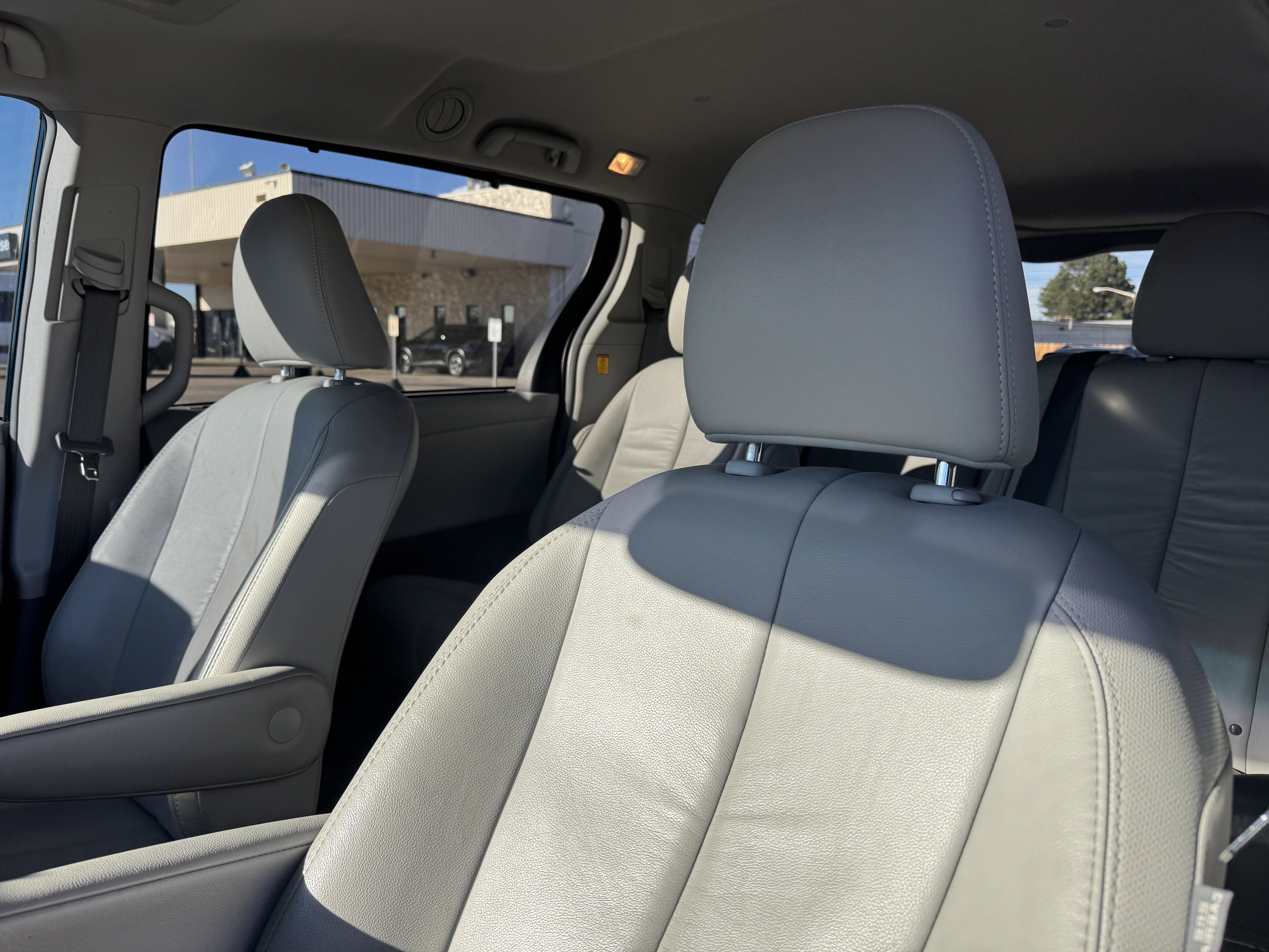 Used 2012 Toyota Sienna XLE image 13