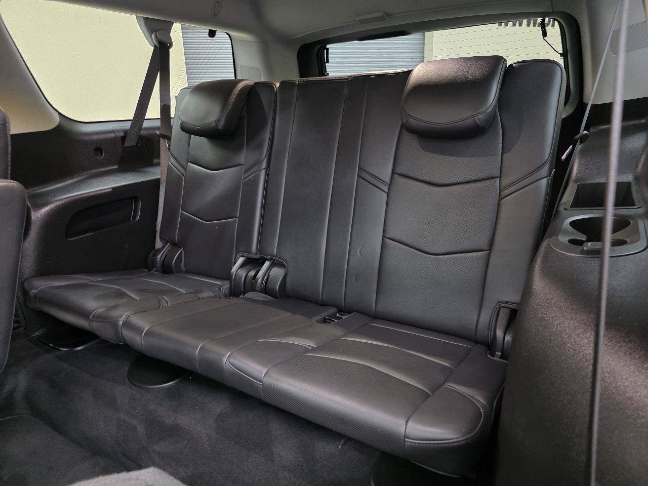 Used 2018 Cadillac Escalade ESV Luxury RWD image 28