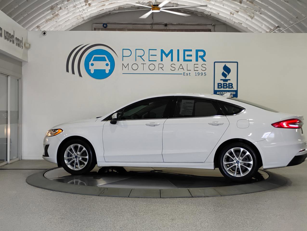 Used 2019 Ford Fusion SE image 4