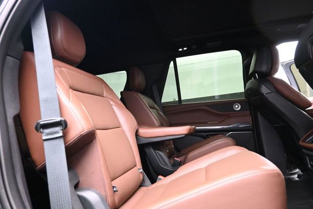 Used 2025 Lincoln Navigator Reserve AWD/4WD image 25